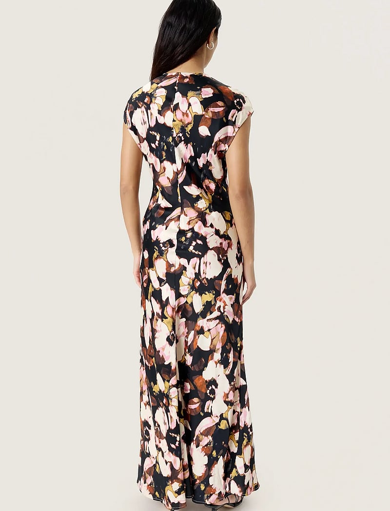 Soaked in Luxury - SLCinna Liva Dress - maxi kjoler - chocolate autumn leaves - 4