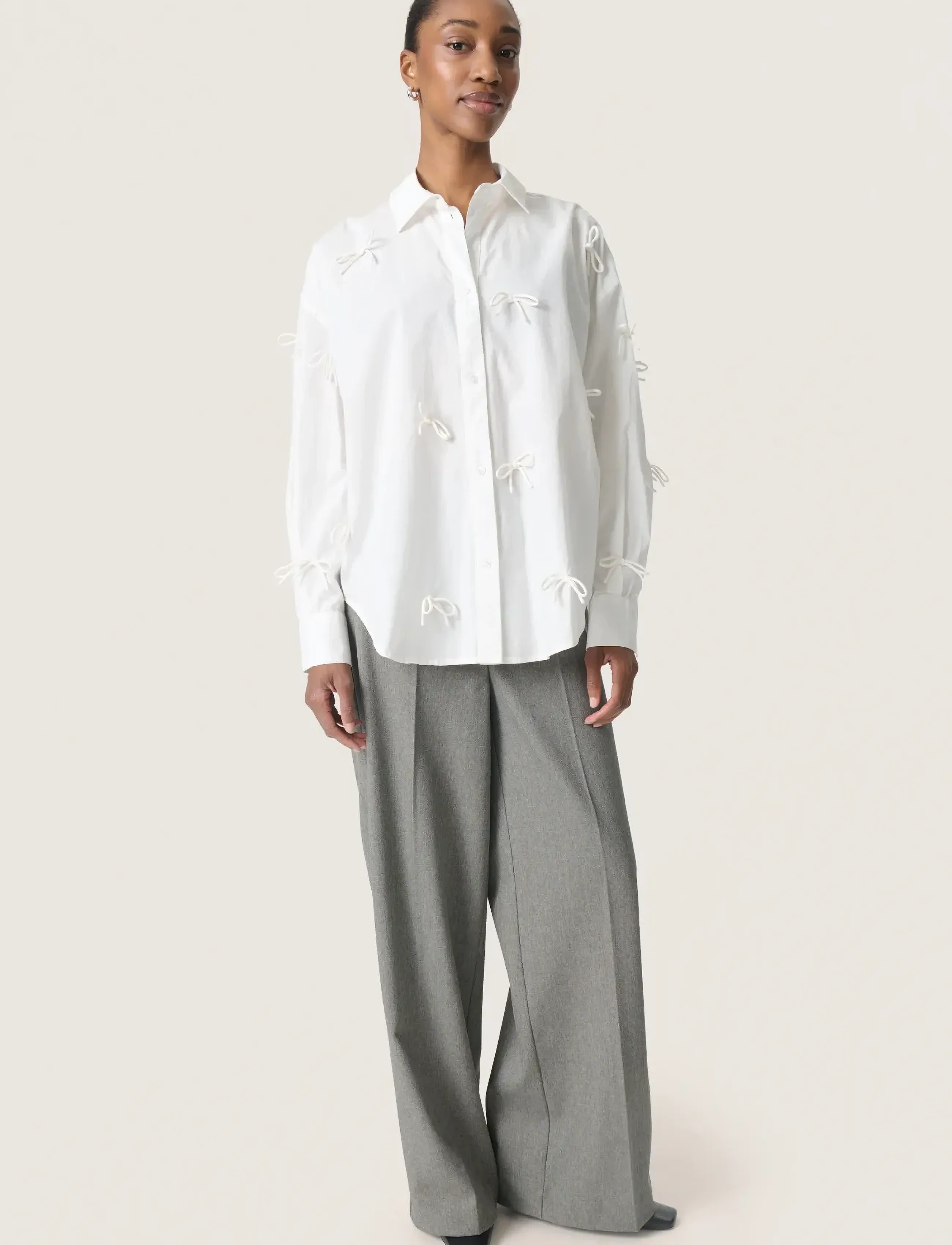 Soaked - SLJoa Bow Shirt - langærmede skjorter - broken white - 3