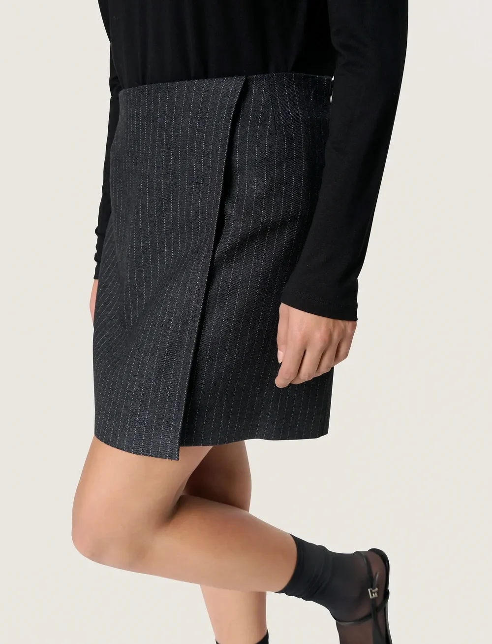Soaked in Luxury - SLMalodi Mini Skirt - korte nederdele - grey melange pinstripe - 5
