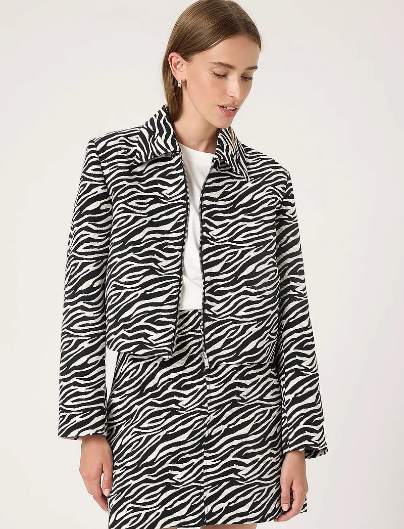 Soaked in Luxury - SLDarleen Jacket - korta kavajer - animal jacquard - 0