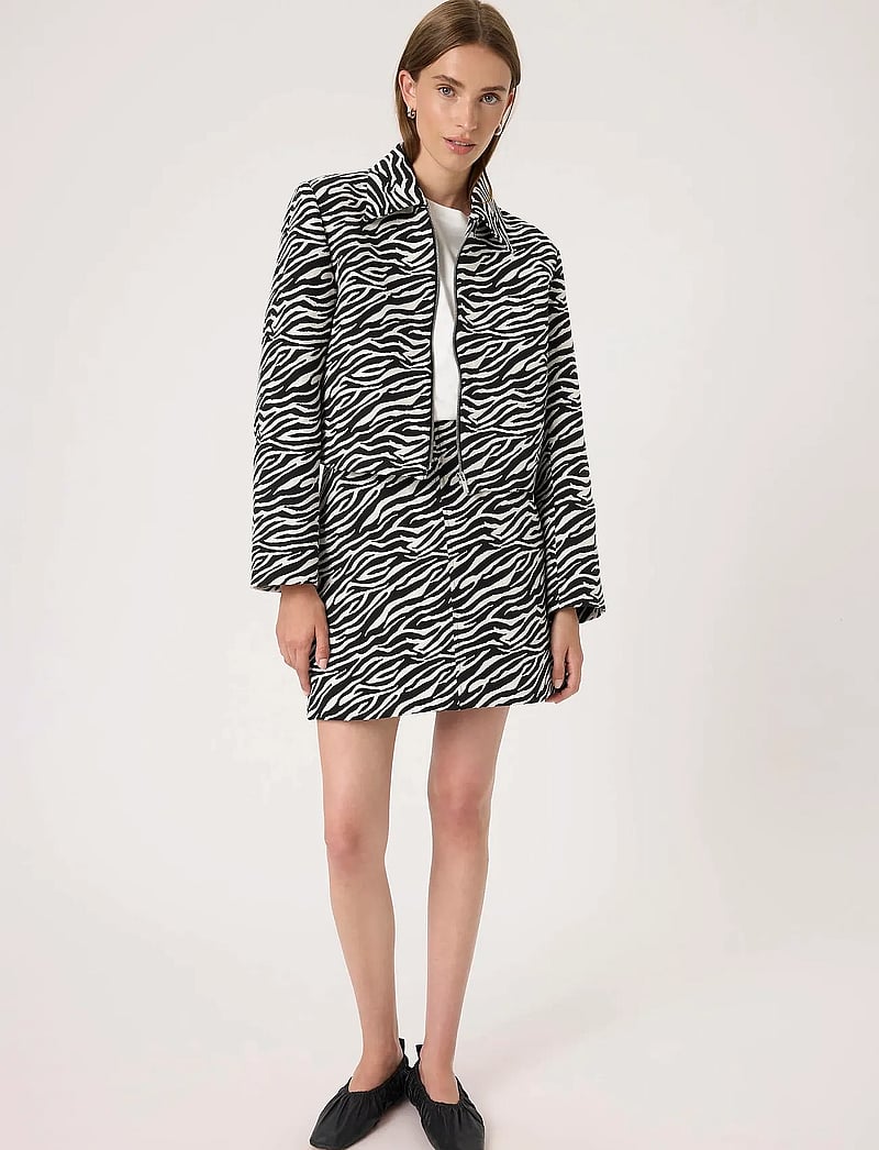 Soaked in Luxury - SLDarleen Jacket - korta kavajer - animal jacquard - 3