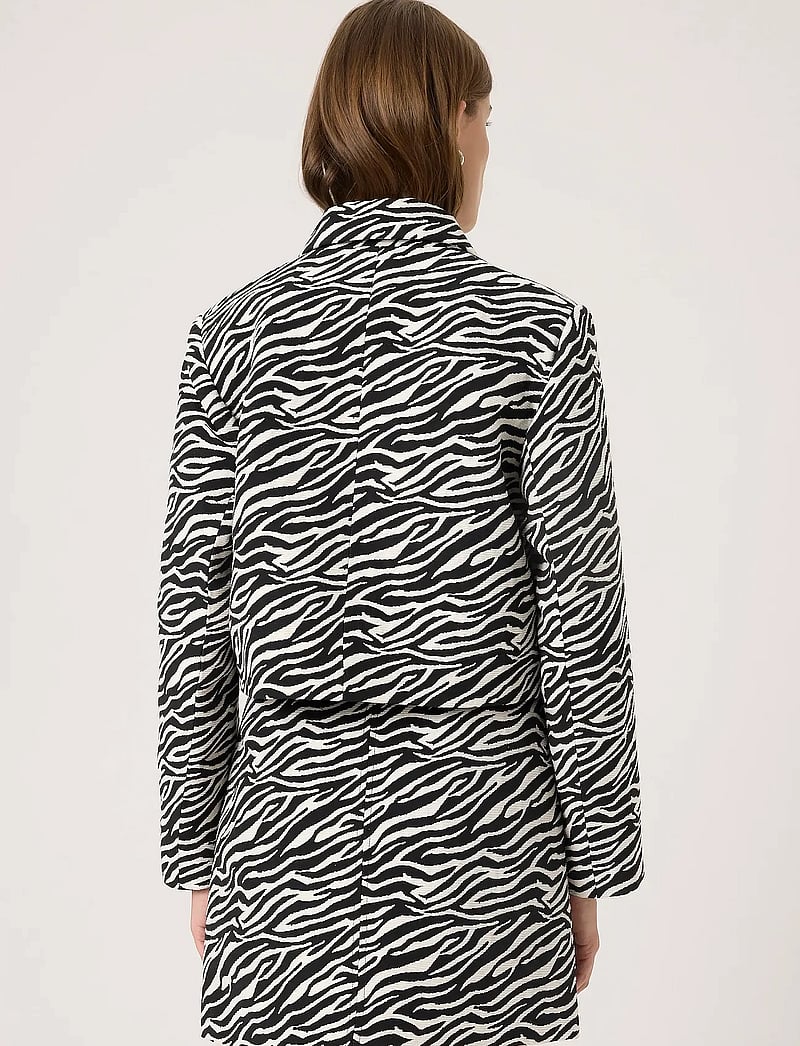 Soaked in Luxury - SLDarleen Jacket - korta kavajer - animal jacquard - 4