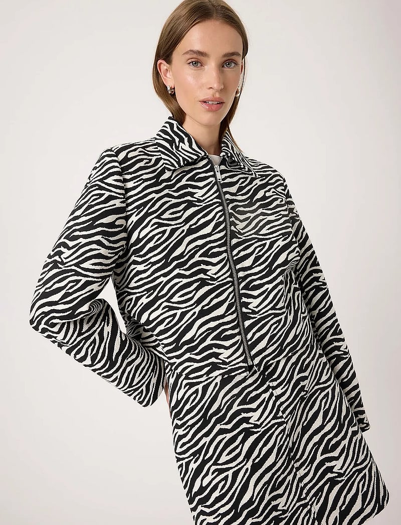 Soaked in Luxury - SLDarleen Jacket - korta kavajer - animal jacquard - 5