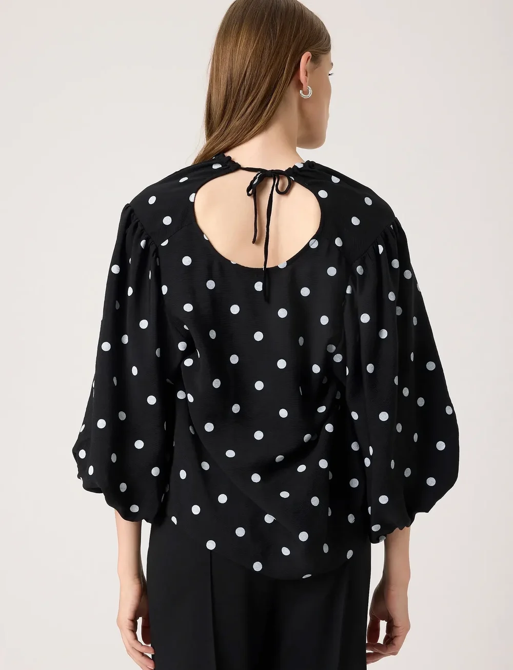 Soaked in Luxury - SLIdola Blouse SS - long sleeved blouses - black and white dots - 4