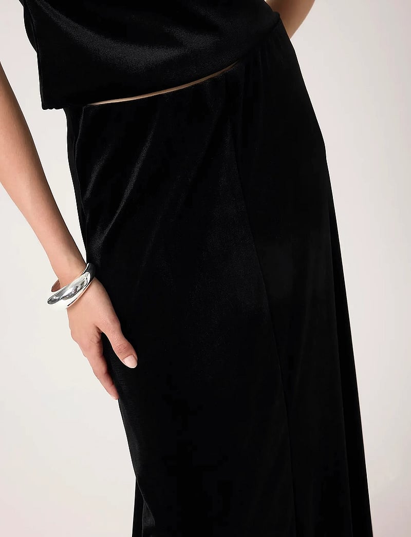 Soaked in Luxury - SLVelera Skirt - midiseelikud - black - 5