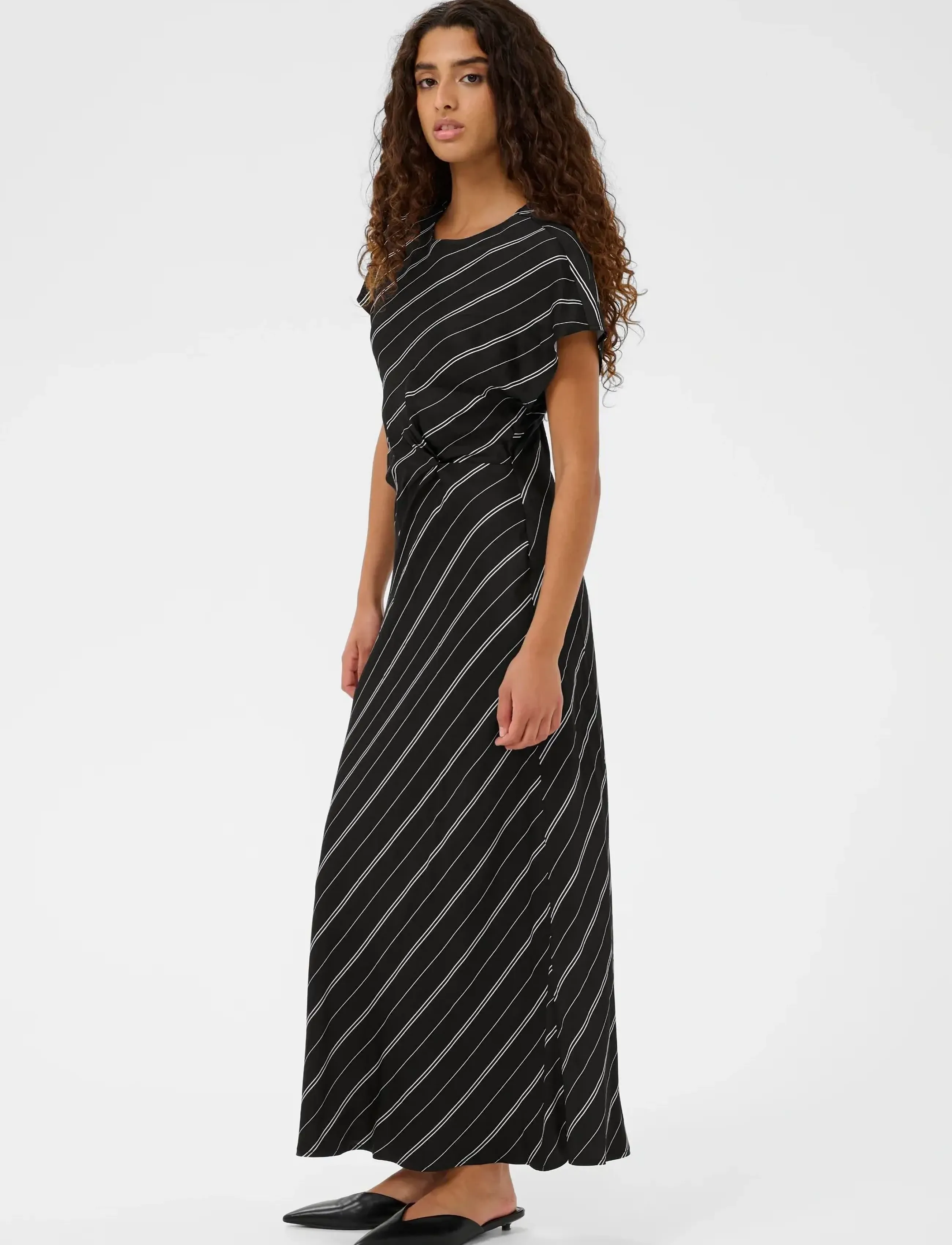Soaked - SLMarcela Mirmir Printed Dress - midi kjólar - black w white stripes - 3