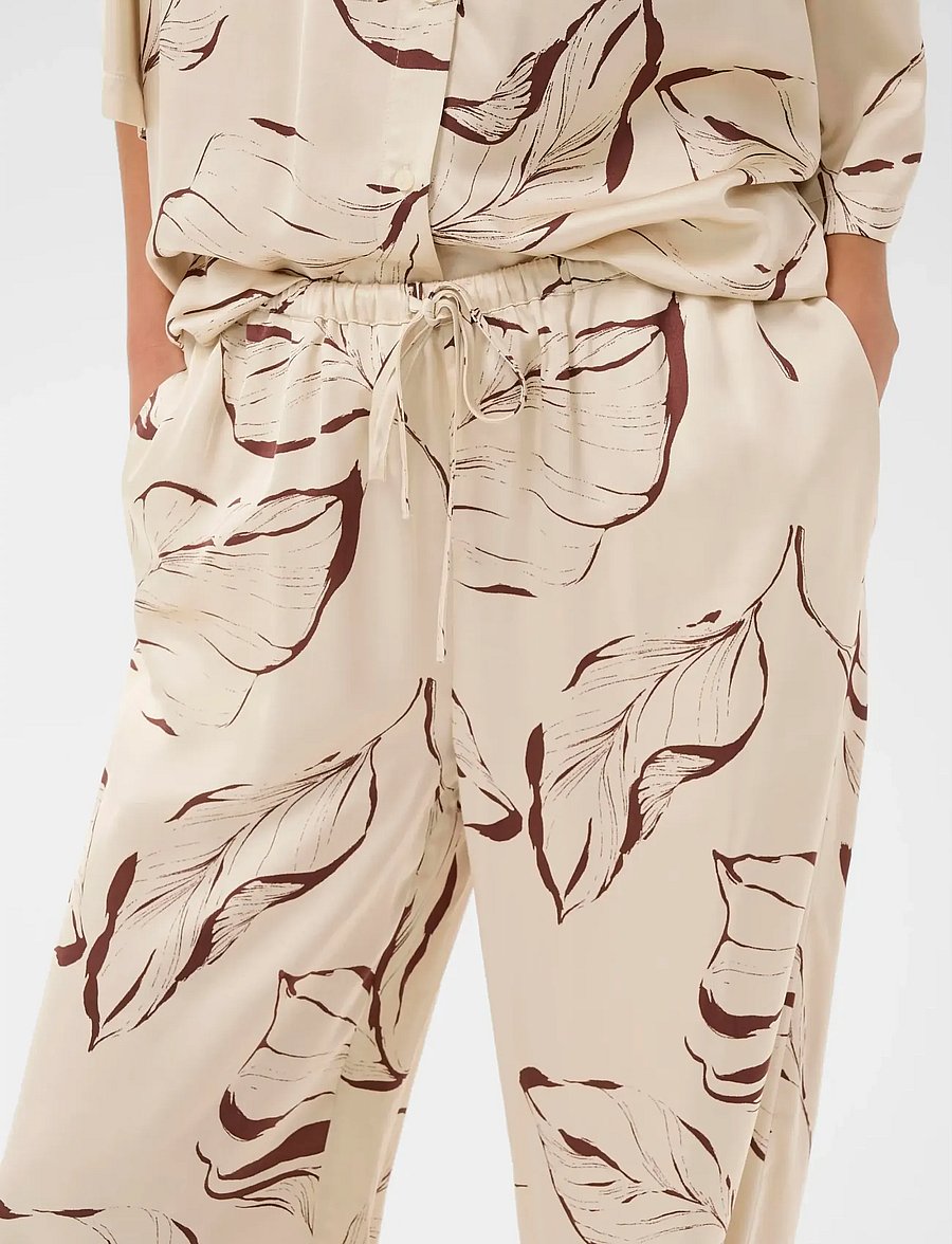 Soaked - SLClero Flared Printed Pants - hosen mit weitem bein - oatmeal leave print - 5