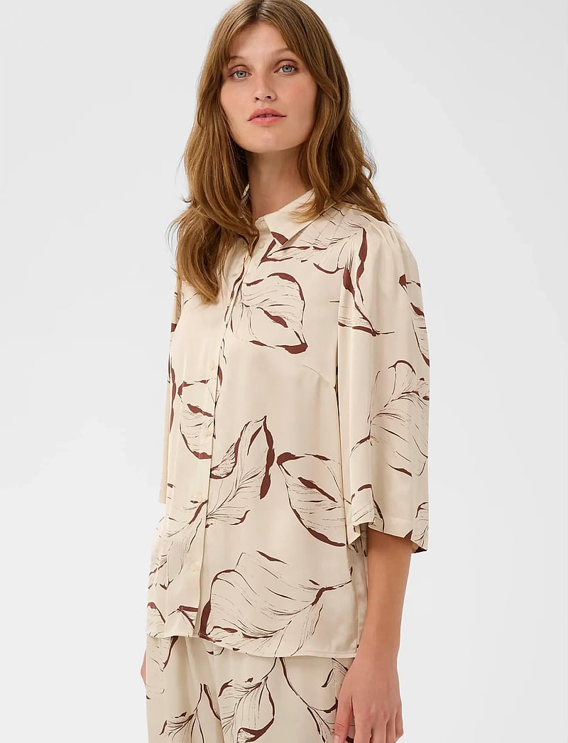 Soaked in Luxury - SLClero Printed Shirt SS - kortärmade skjortor - oatmeal leave print - 0