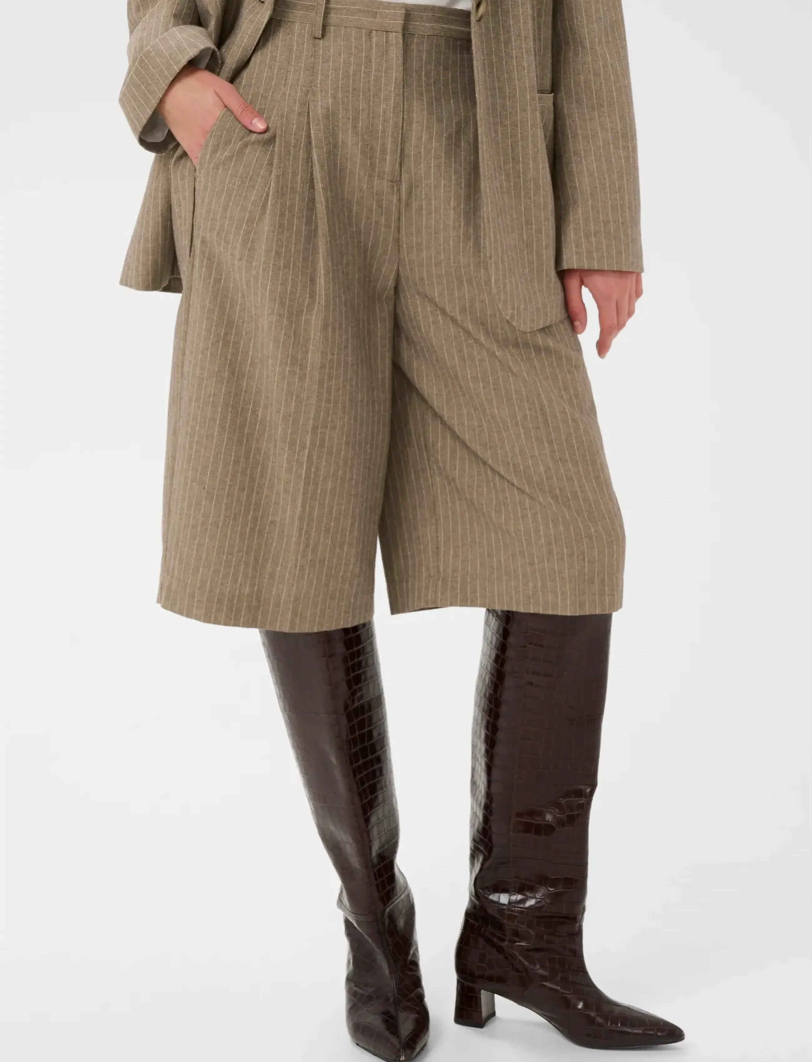 Soaked SLGinevra Malika Shorts - Soaked in Luxury - CAPPUCINO PIN STRIPE / brown