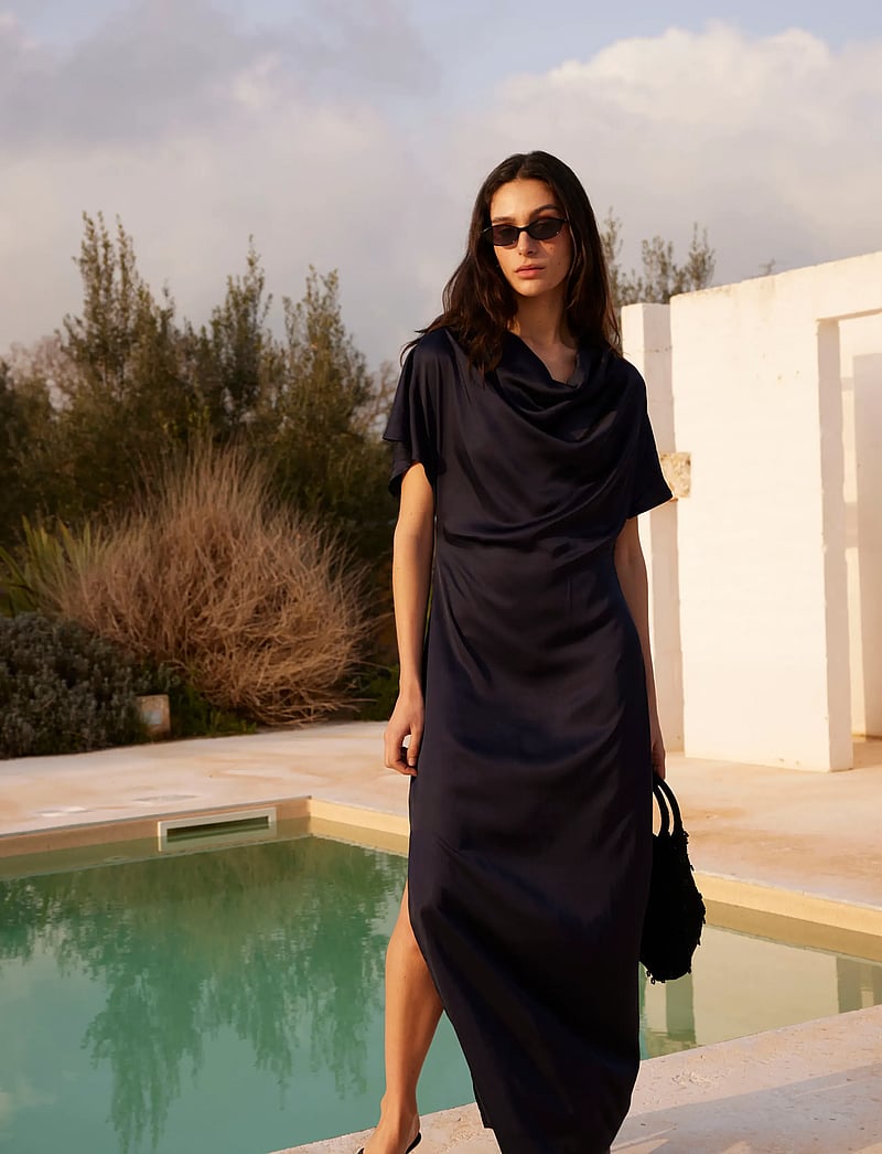 Soaked Slevilia Dress (SIL30409157) - Maxi dresses - Boozt.com Soaked Slevilia Dress (SIL30409157) - Maxi dresses - Boozt.com