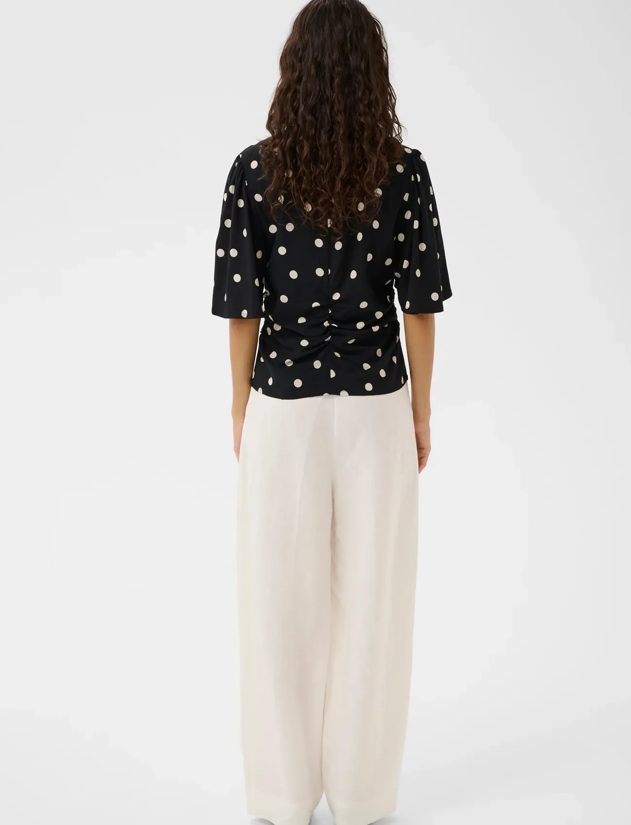 Soaked - SLArjana Ruching Blouse SS - kortærmede bluser - black with oatmeal dot - 4