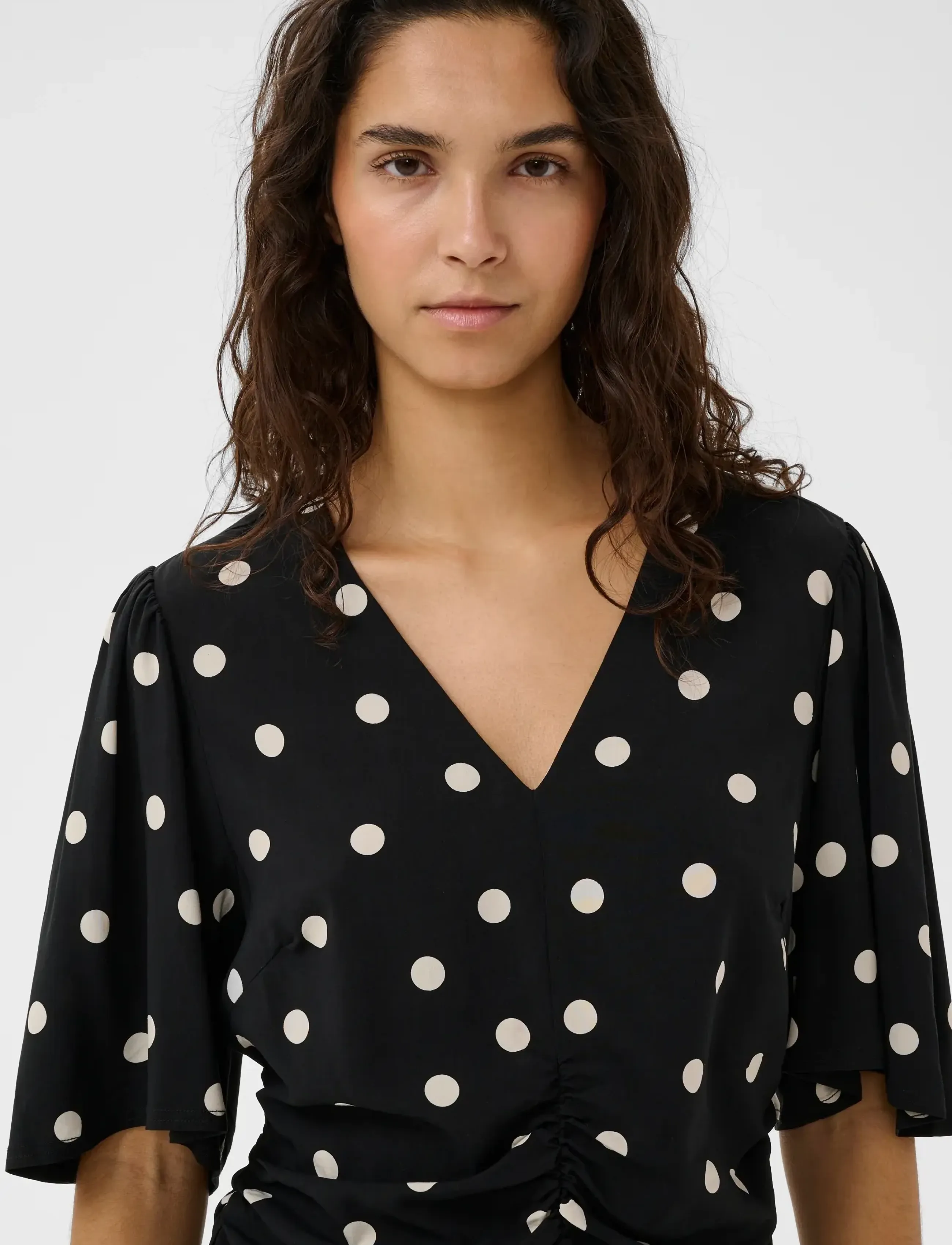 Soaked - SLArjana Ruching Blouse SS - kortærmede bluser - black with oatmeal dot - 5