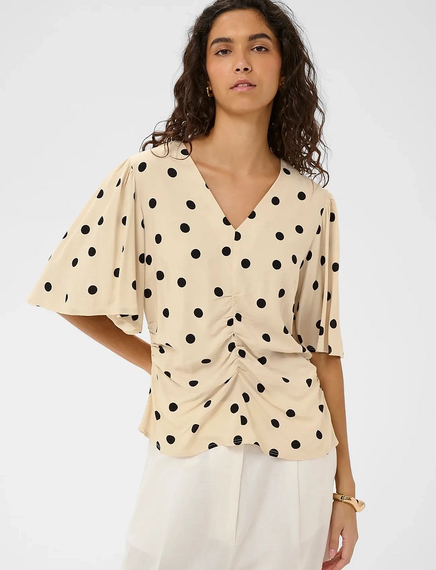 Soaked - SLArjana Ruching Blouse SS - kortærmede bluser - oatmeal with black dots - 0