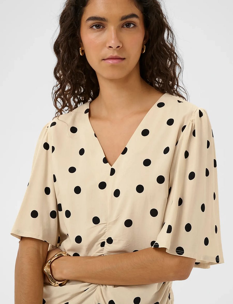 Soaked - SLArjana Ruching Blouse SS - kortærmede bluser - oatmeal with black dots - 5