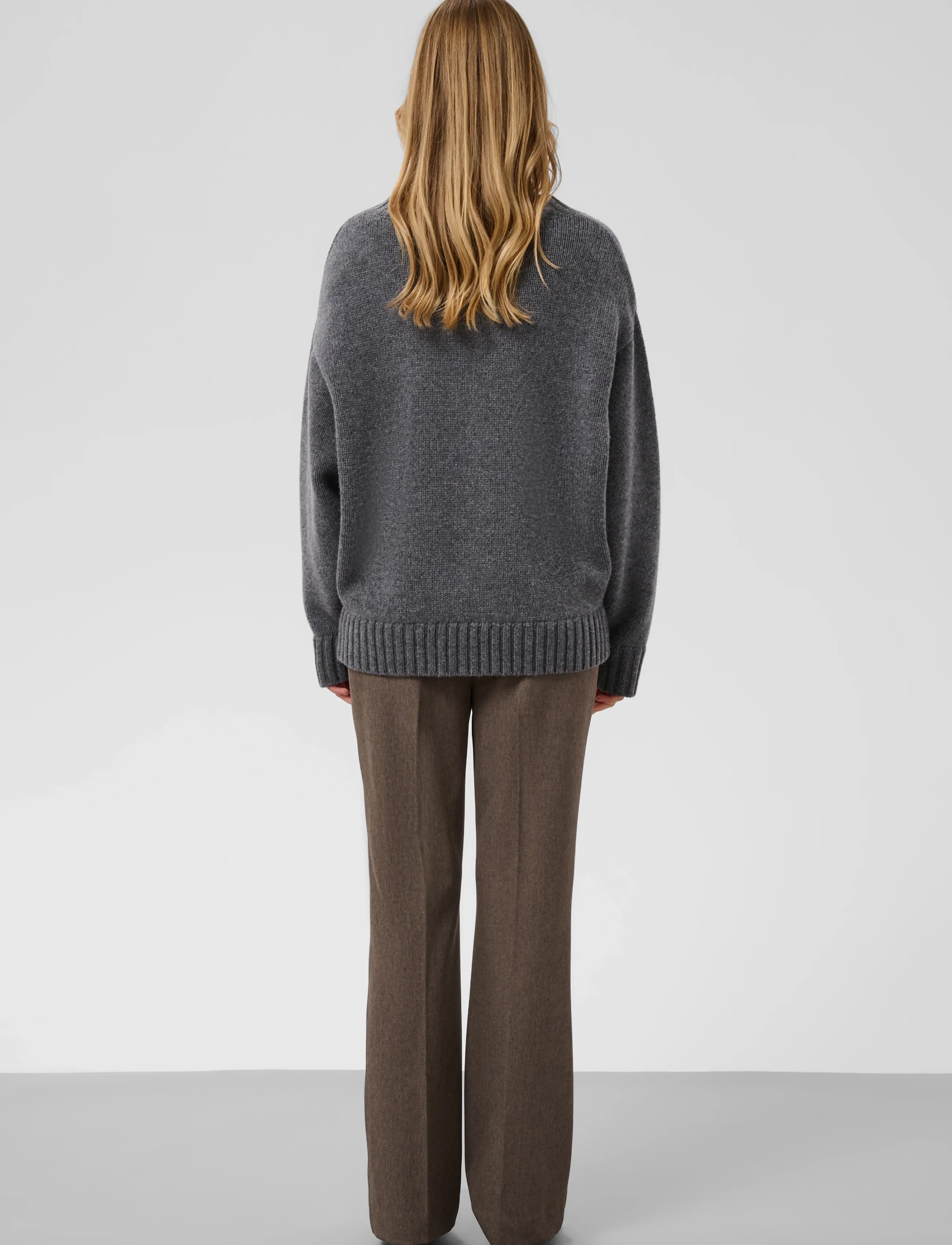 Soaked - SLMoline Triangle V-Neck Pullover - stickade tröjor - grey melange - 4