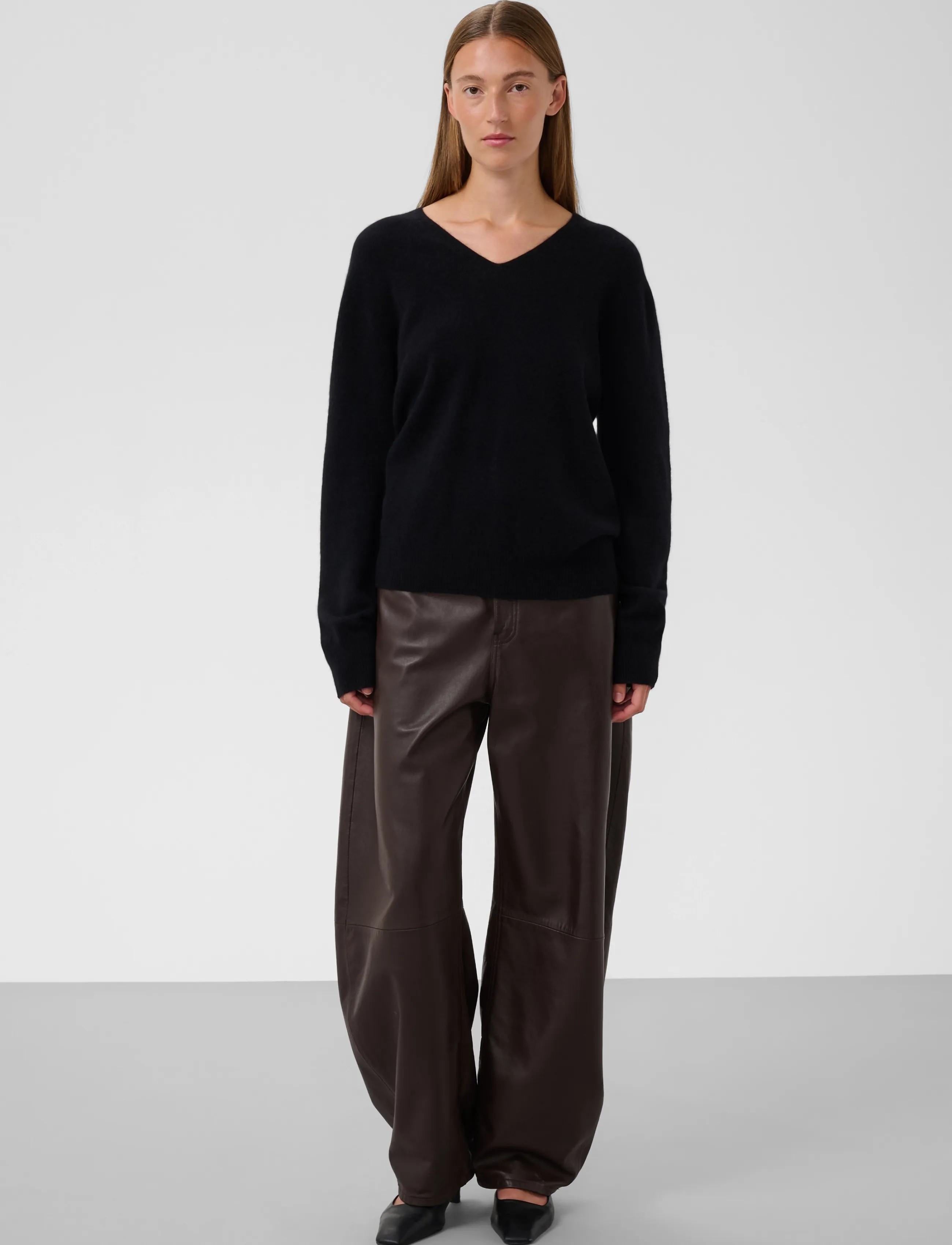Soaked - SLSida Seamless V-Neck Pullover - stickade tröjor - black - 3