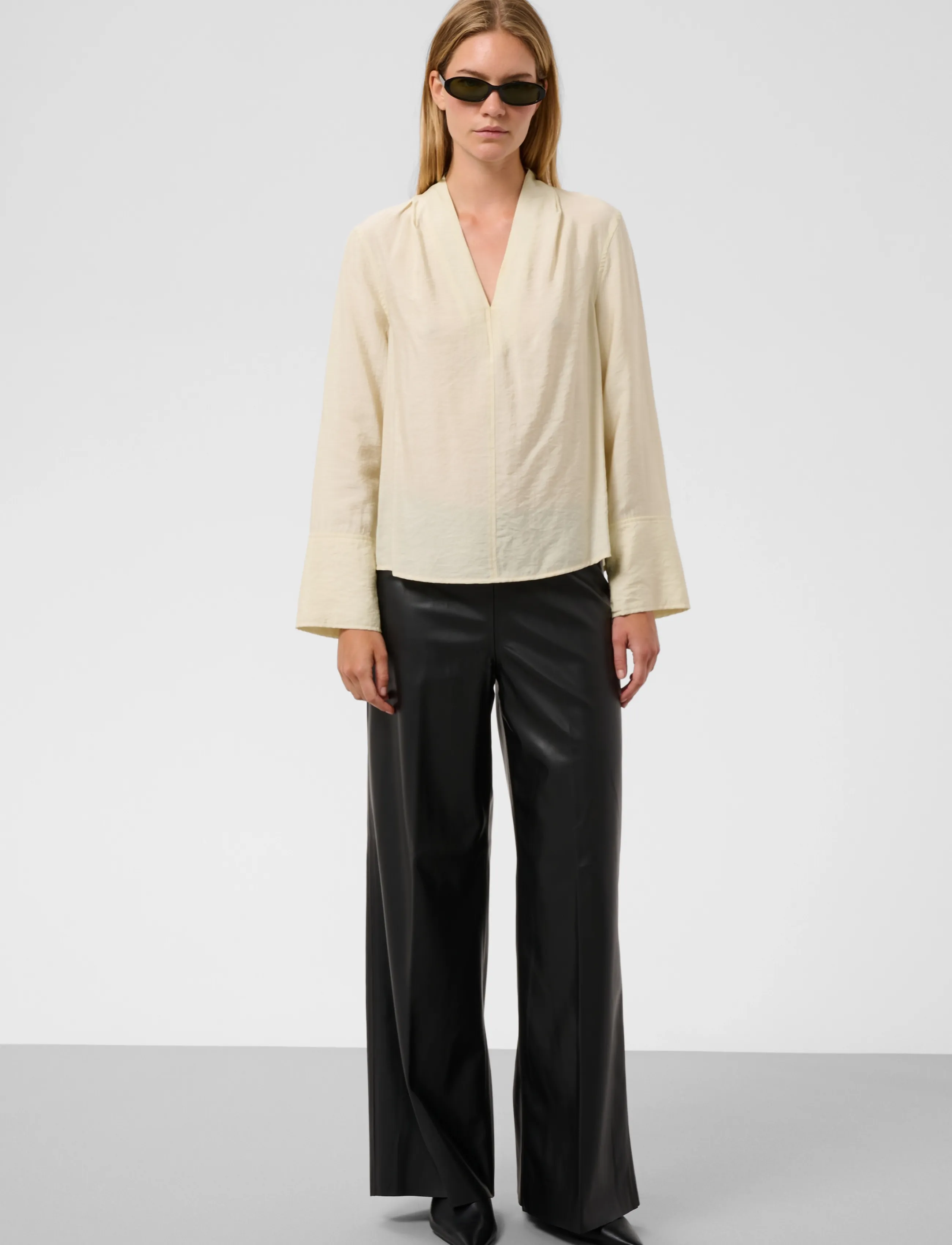 Soaked - SLLeodora Merapi V-neck Blouse - långärmade blusar - pistachio shell - 3