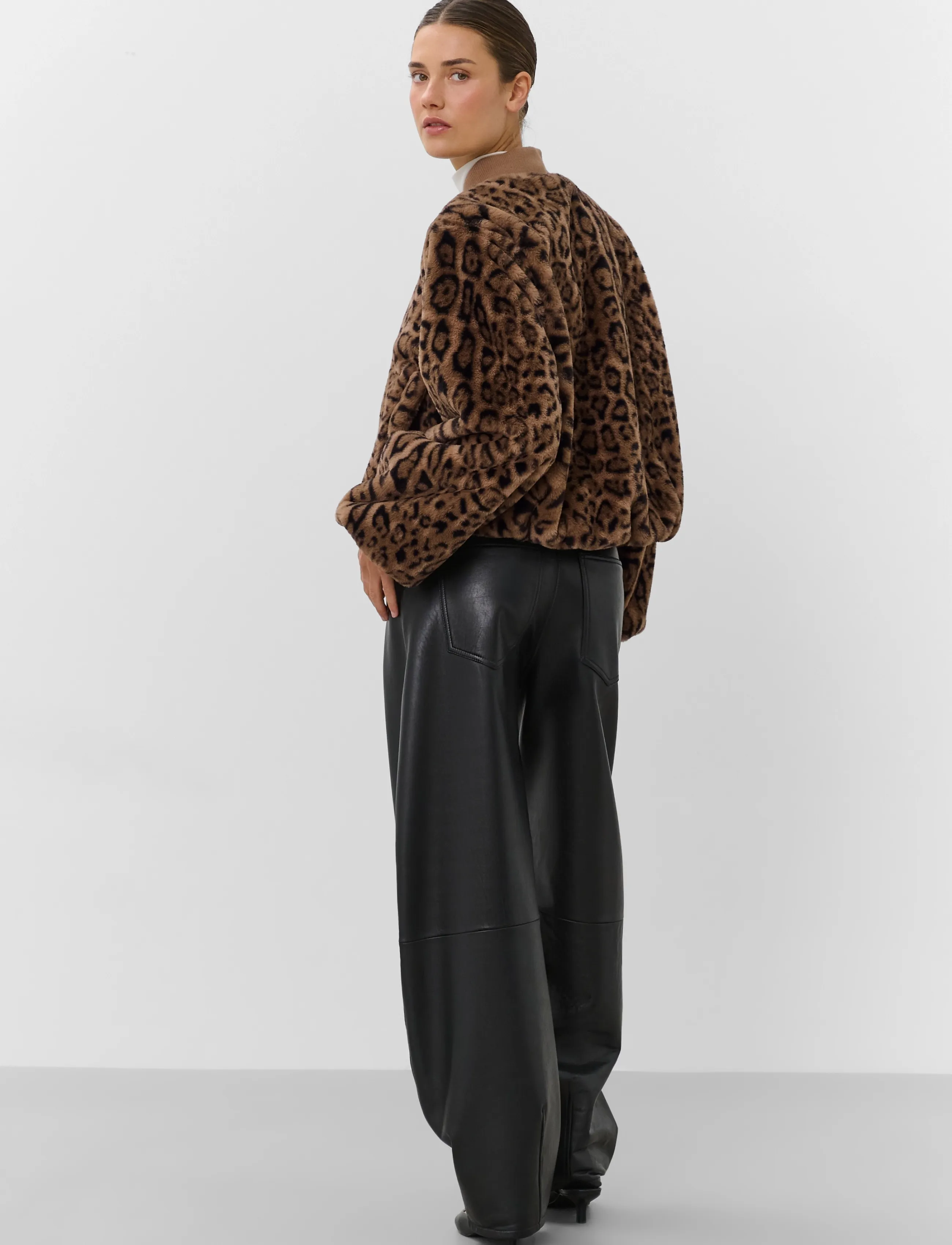 Soaked - SLLeona Estacia Bomber Jacket - spring jackets - portabella leopard pattern - 4