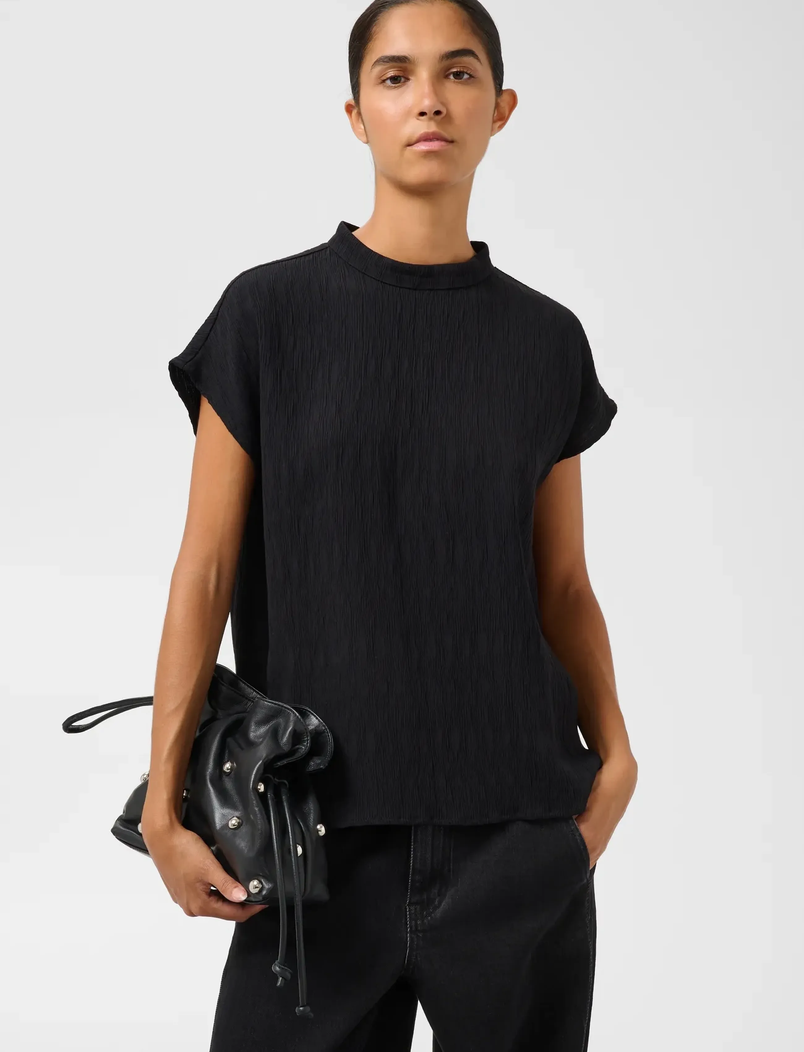 Soaked - SLCevilla Highneck Blouse - short-sleeved blouses - black - 0
