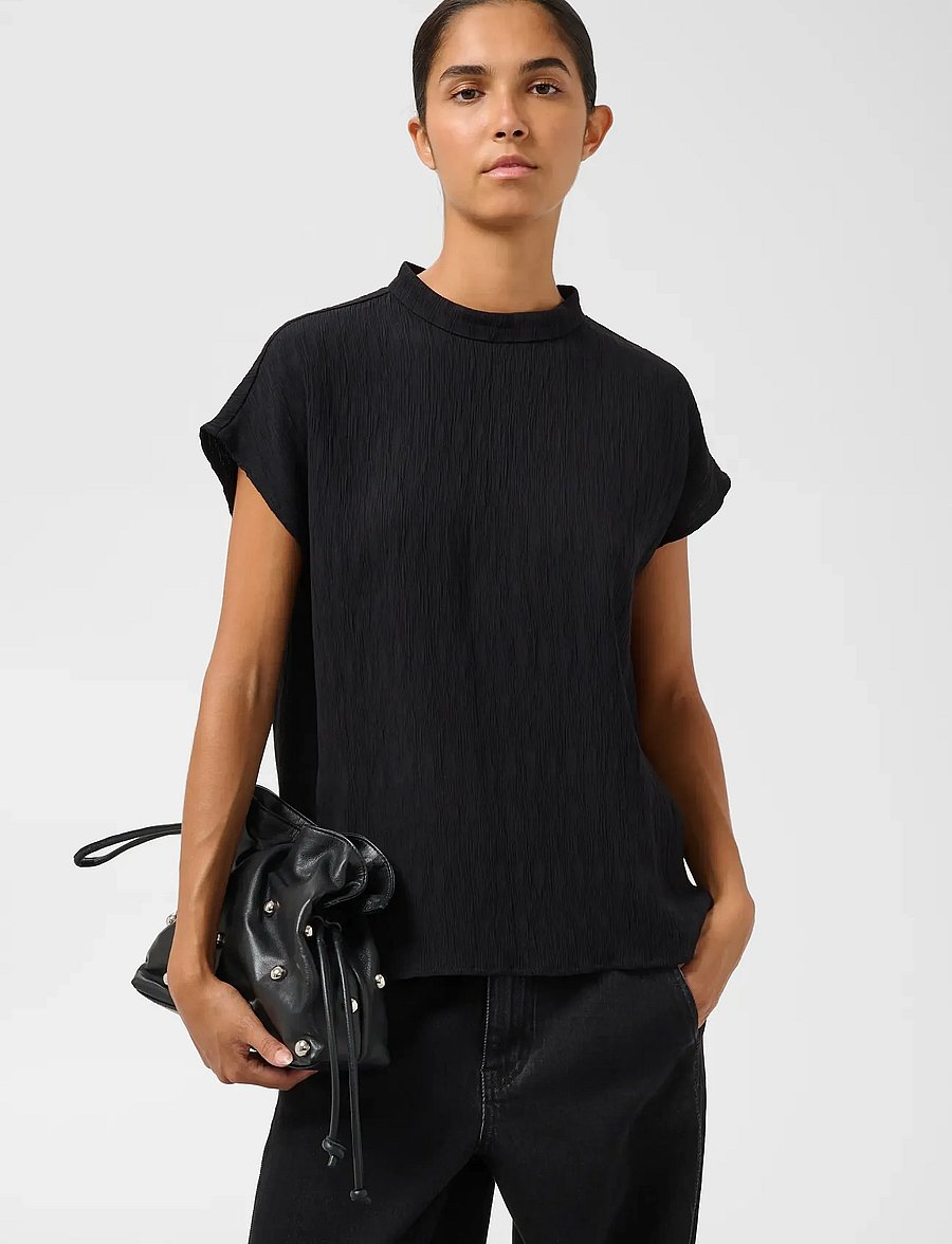 Soaked - SLCevilla Highneck Blouse - short-sleeved blouses - black - 0