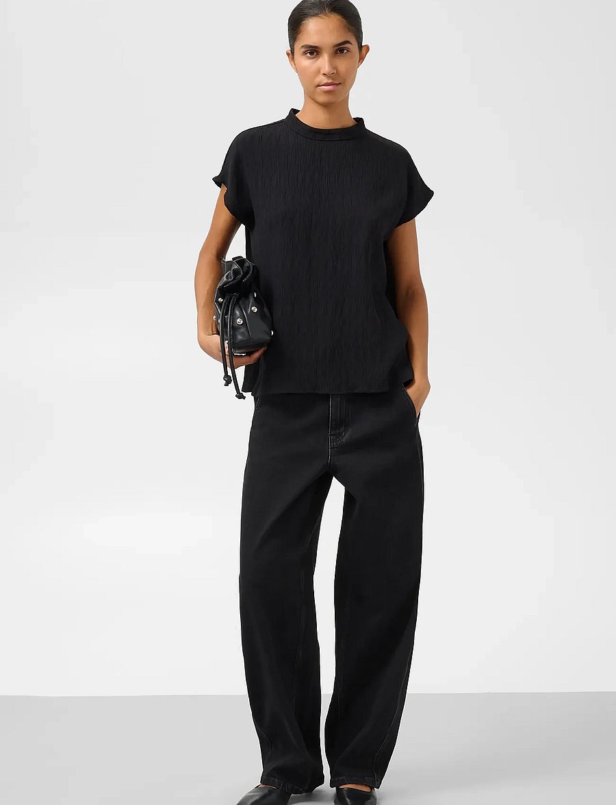 Soaked - SLCevilla Highneck Blouse - short-sleeved blouses - black - 3