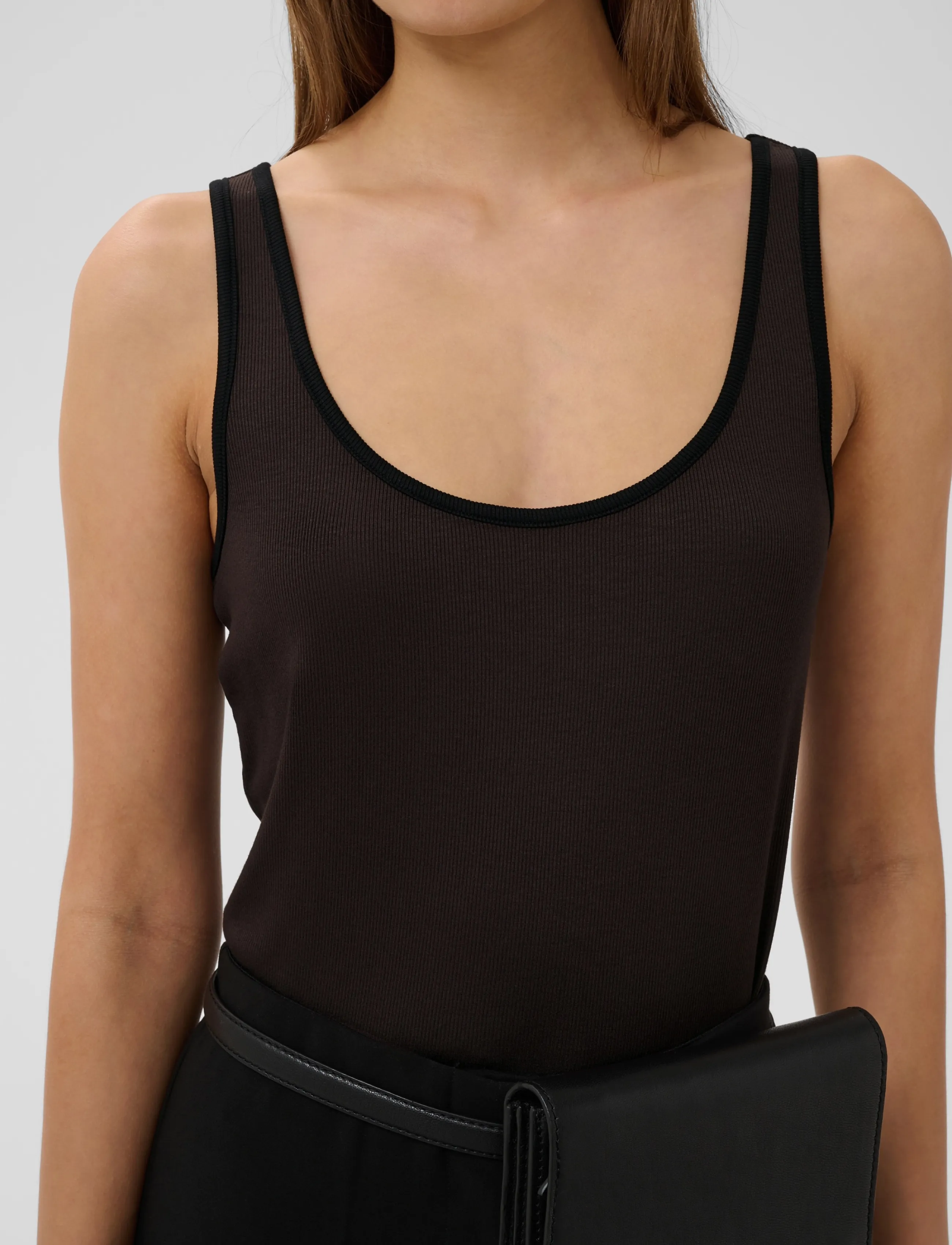 Soaked - SLNaida Tank Top - varrukateta topid - ganache - 5