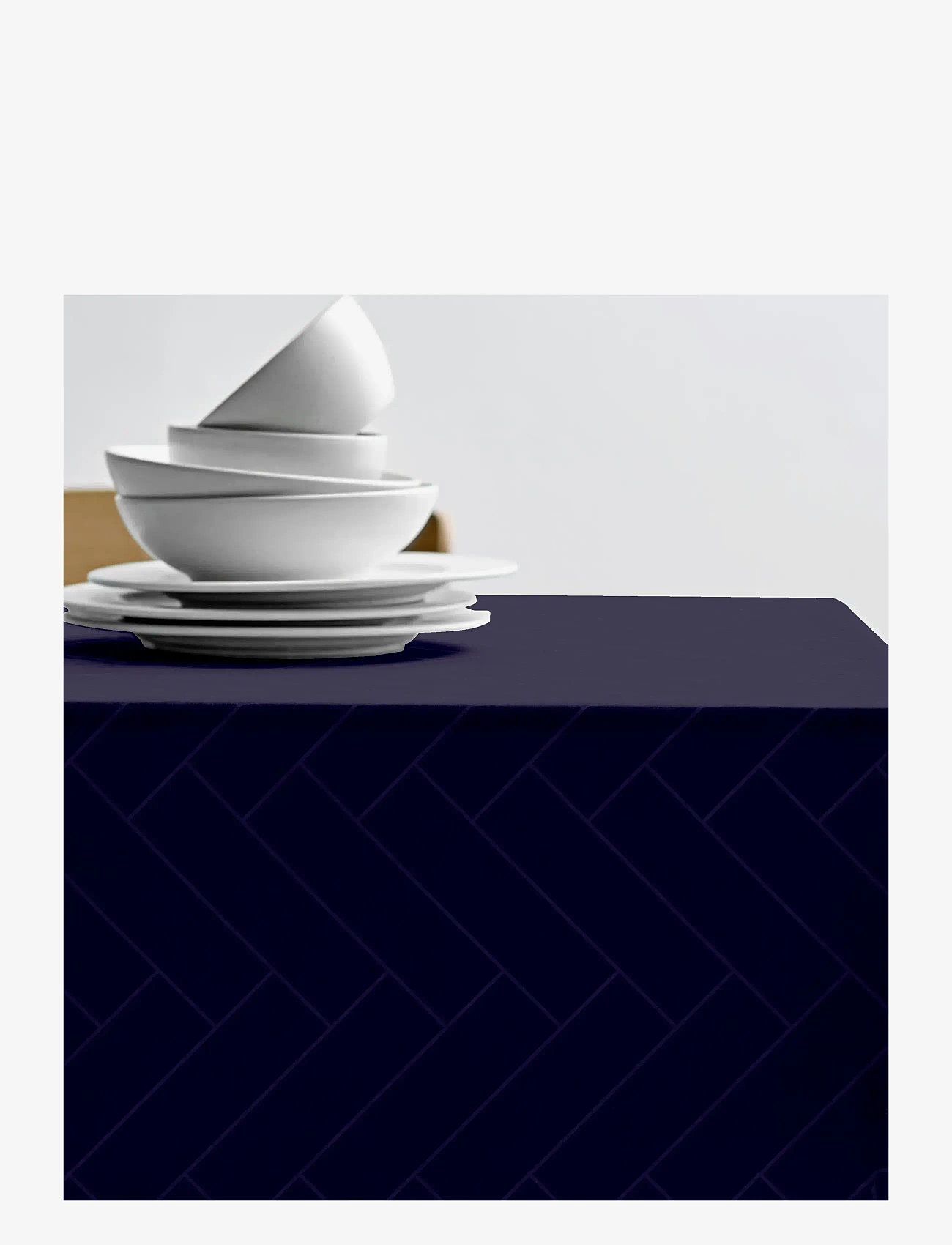 Södahl - Duk 140x270 Tiles Damast Indigo - dukar & löpare - indigo - 1