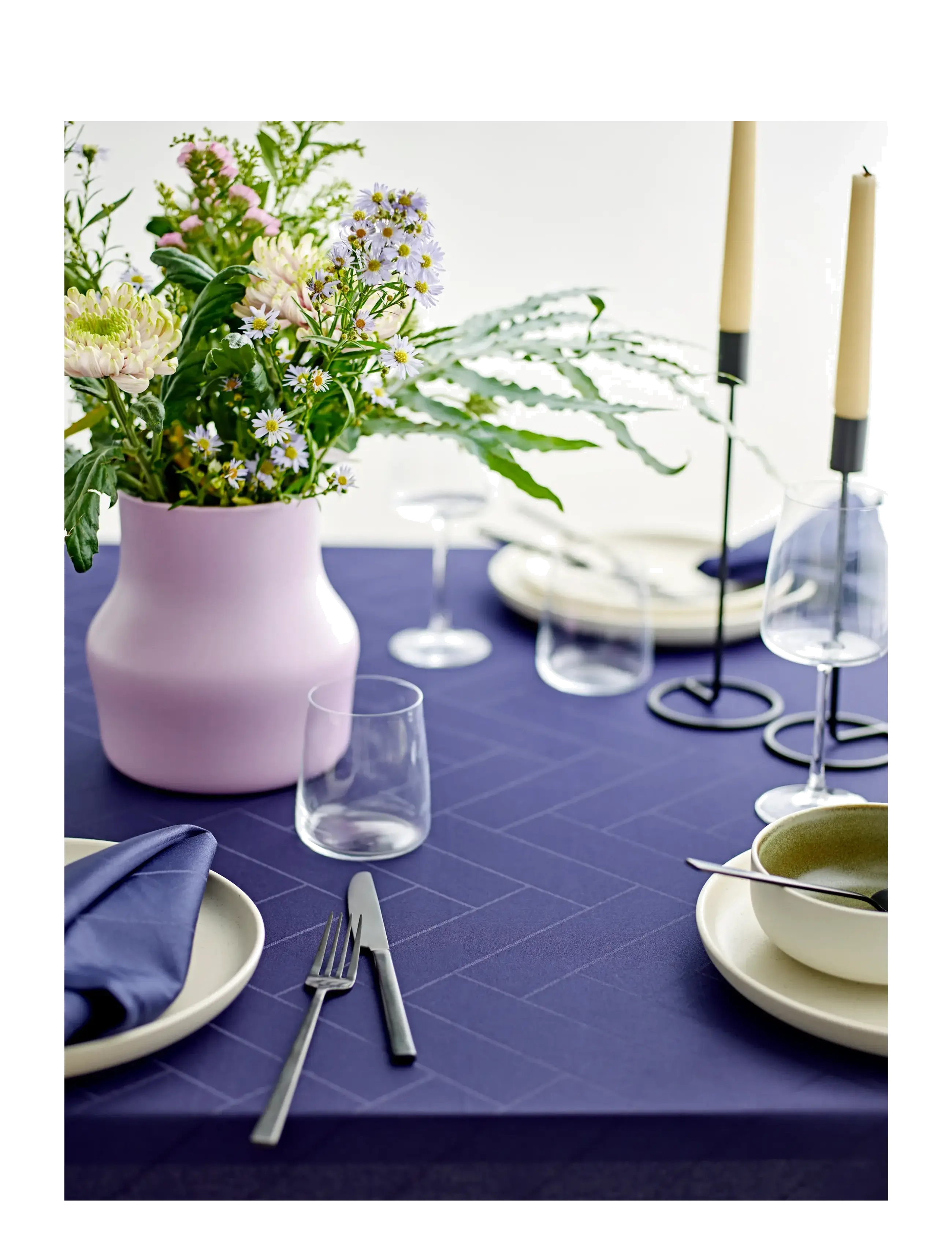 Södahl - Dug 140x270 Tiles Damask Indigo - duge & bordløbere - indigo - 2
