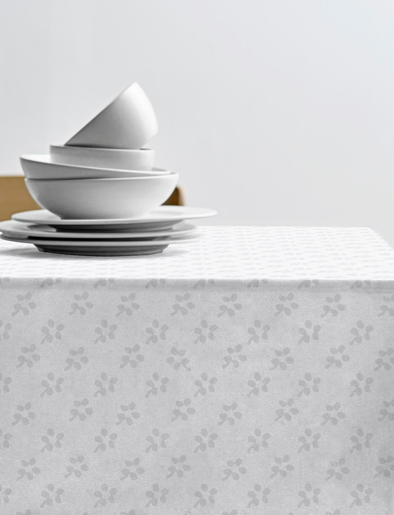 Södahl - Tablecloth 140x220 Forget-me-not Damask White - osta hinna alusel - white - 1