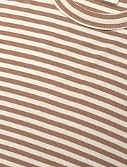 Sofie Schnoor Young - T-shirt - kortærmede t-shirts - beige striped - 2