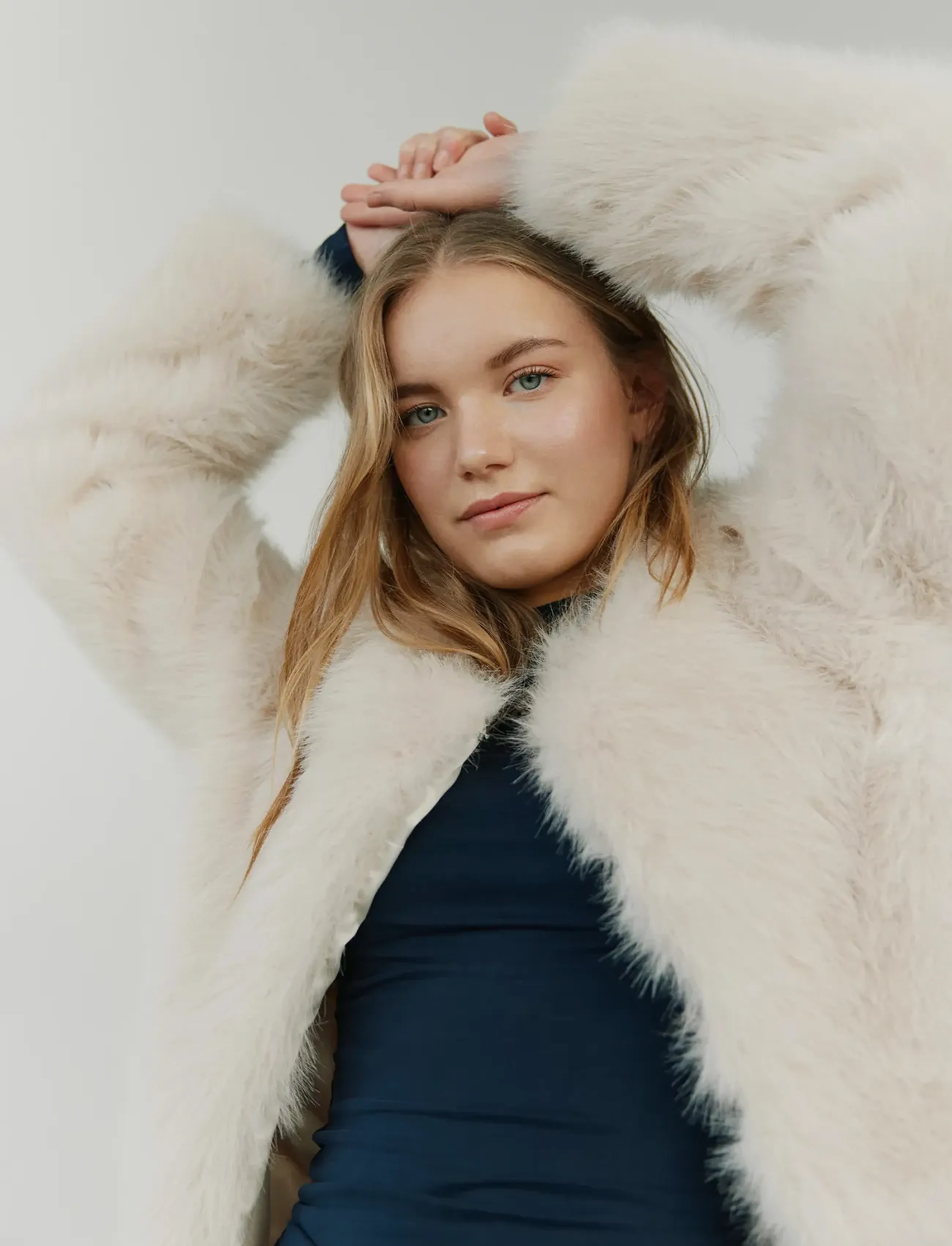 Sofie Schnoor Young Fullasy Jacket, 140, Beige, Jakker Og Frakker > Imiteret Pels, Børn