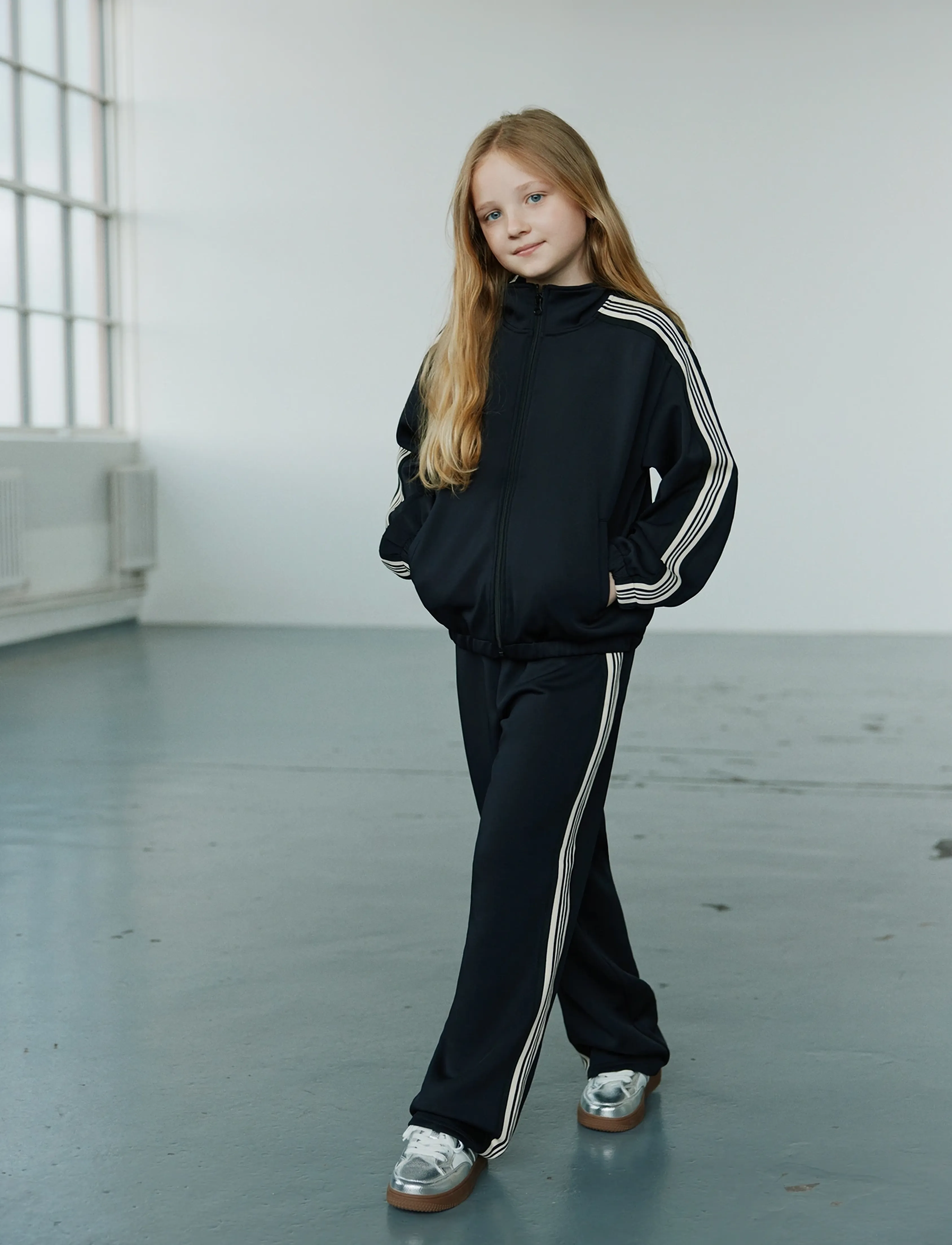 Sofie Schnoor Young Gabbisy Trousers, 152, Black, Underdele > Joggingbukser, Børn