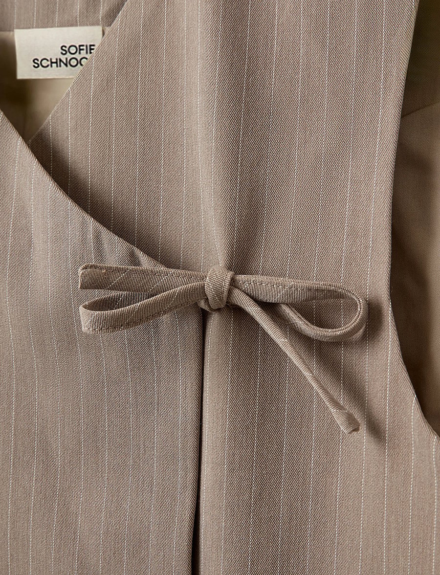Sofie Schnoor Young - CAILINSY VEST - vestid - beige striped - 2