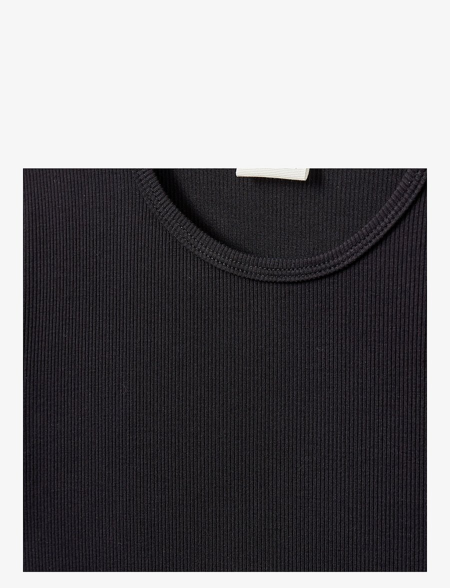 Sofie Schnoor Young - NATALIASY T-SHIRT - kortærmede t-shirts - black - 2