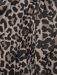 Sofie Schnoor - Skirt - midi kjolar - leopard - 3