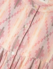 Sofie Schnoor - Dress - marškinių tipo suknelės - off white pink - 2