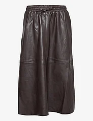 Sofie Schnoor - Skirt - midi kjolar - dark brown - 0