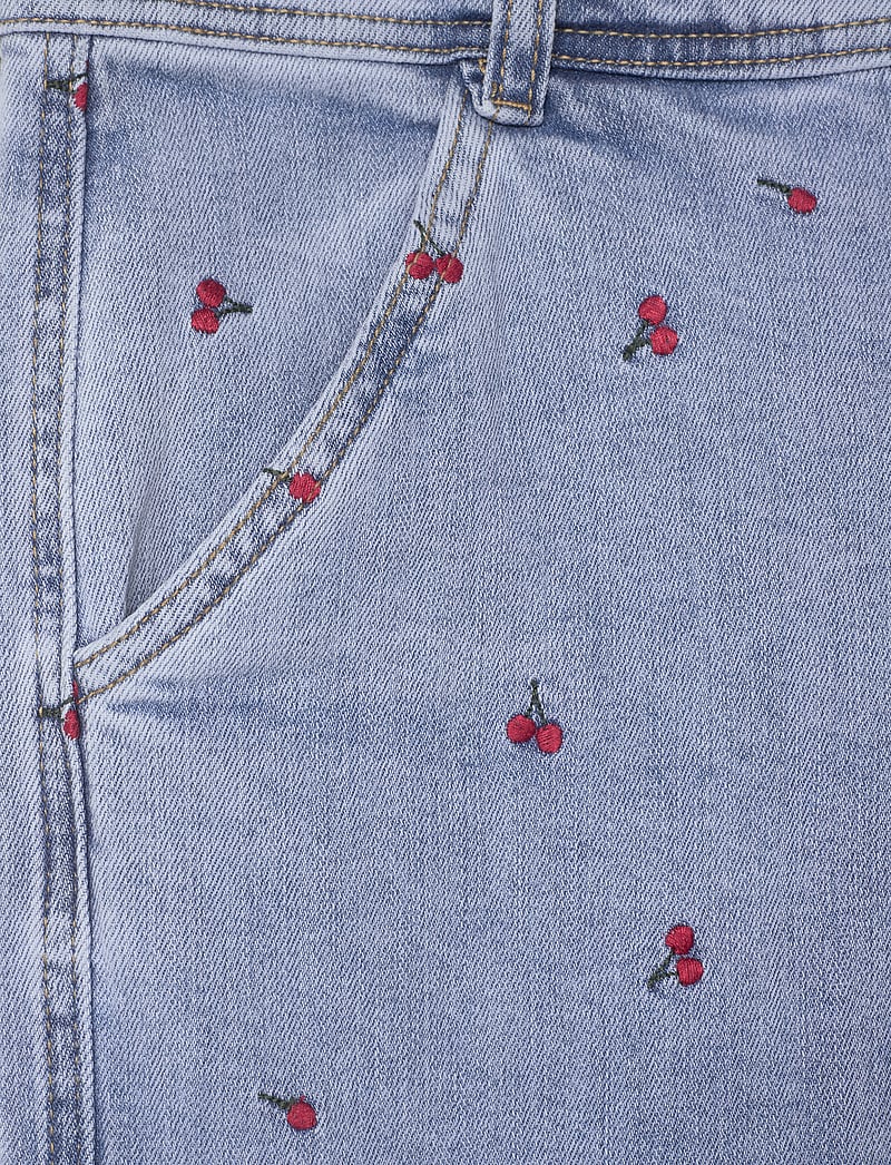 ssrs231291_clightdenimblue_v5086_90.webp?has_grey=0&has_webp=0&size=w400&dpr=2.5