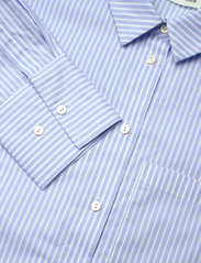 Sofie Schnoor - Shirt - långärmade skjortor - light blue striped - 2