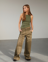 Sofie Schnoor - Trousers - chino stila bikses - army green - 2