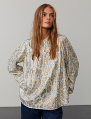 Sofie Schnoor - Shirt - blūzes ar garām piedurknēm - bright blue - 2