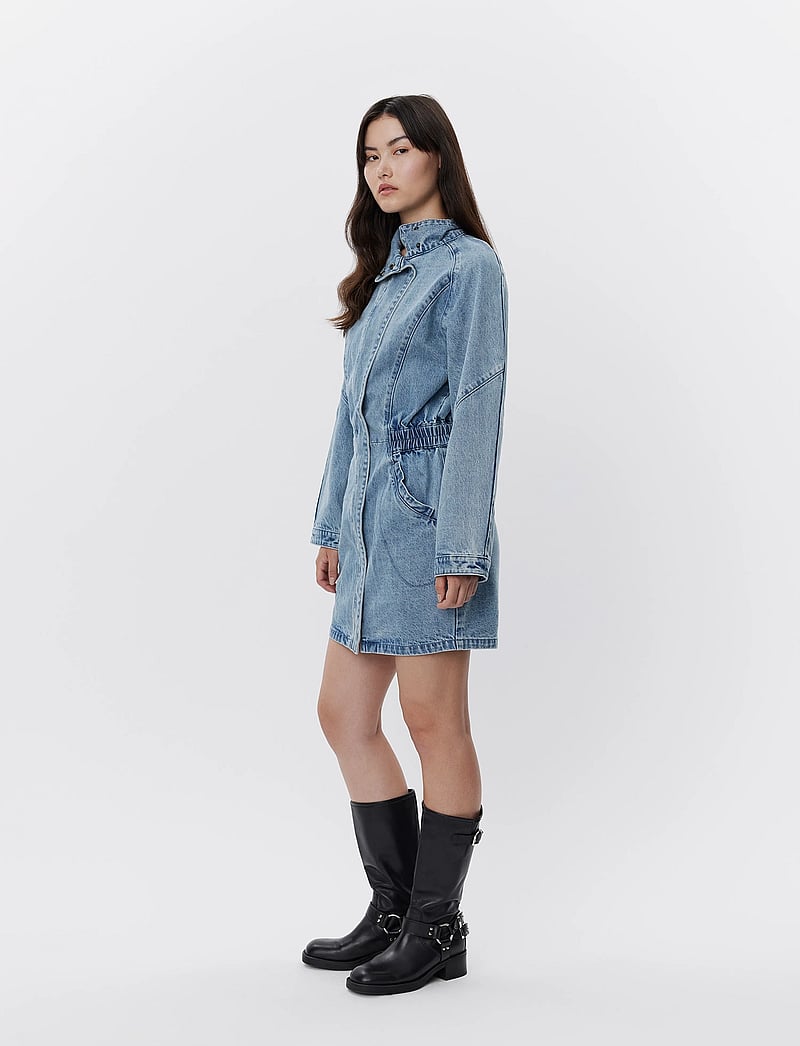 Sofie Schnoor - Dress - skjortklänningar - light denim blue - 3
