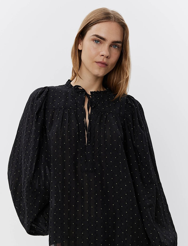 Sofie Schnoor - LOURDESSW BLOUSE - langärmlige blusen - black - 0