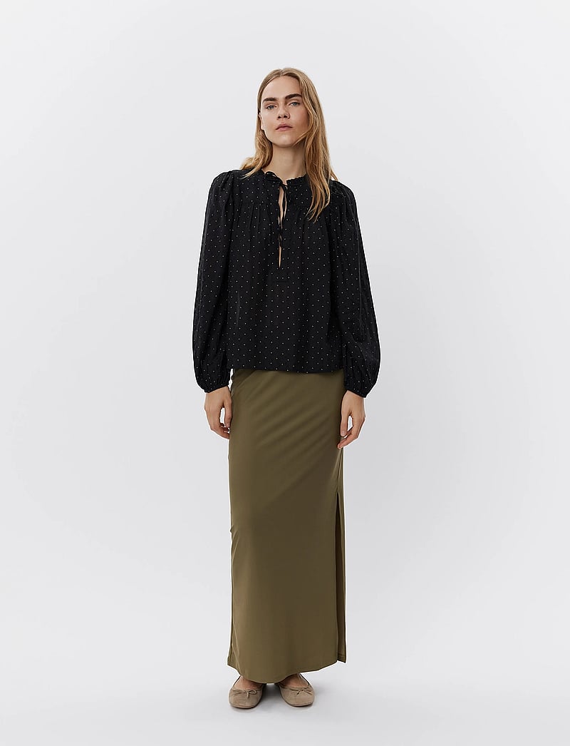 Sofie Schnoor - LOURDESSW BLOUSE - langärmlige blusen - black - 3