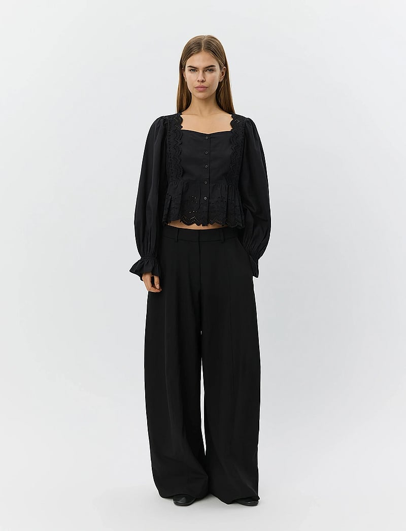 Sofie Schnoor - ARIASW BRODERIE ANGLAISE SHIRT - langärmlige blusen - black - 4