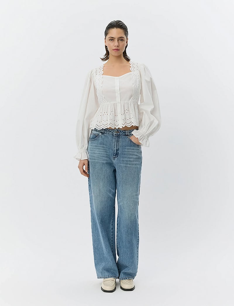 Sofie Schnoor - ARIASW BRODERIE ANGLAISE SHIRT - long sleeved blouses - off white - 3