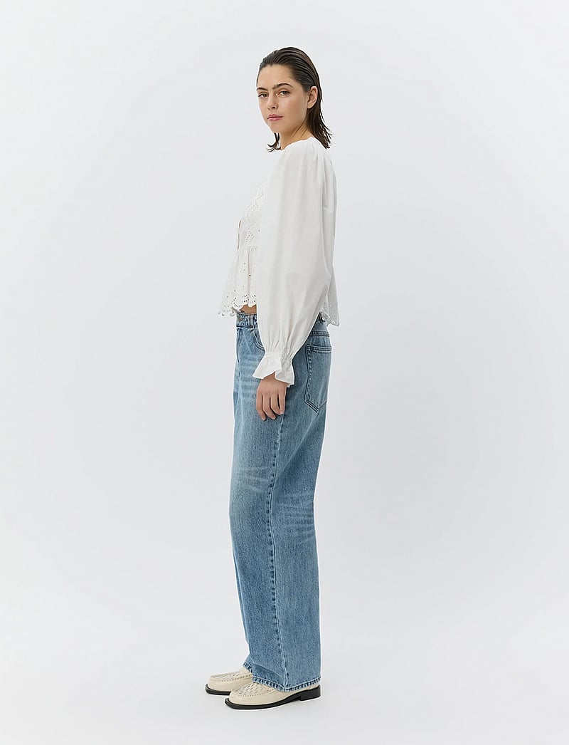 Sofie Schnoor - ARIASW BRODERIE ANGLAISE SHIRT - long sleeved blouses - off white - 4