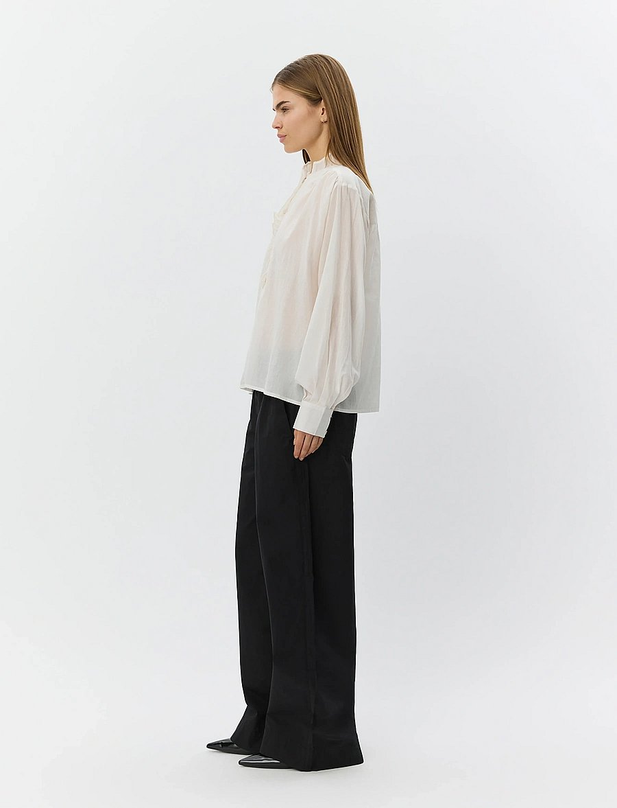 Sofie Schnoor - EDNASW FRILLED PLACKET SHIRT - long sleeved blouses - off white - 3
