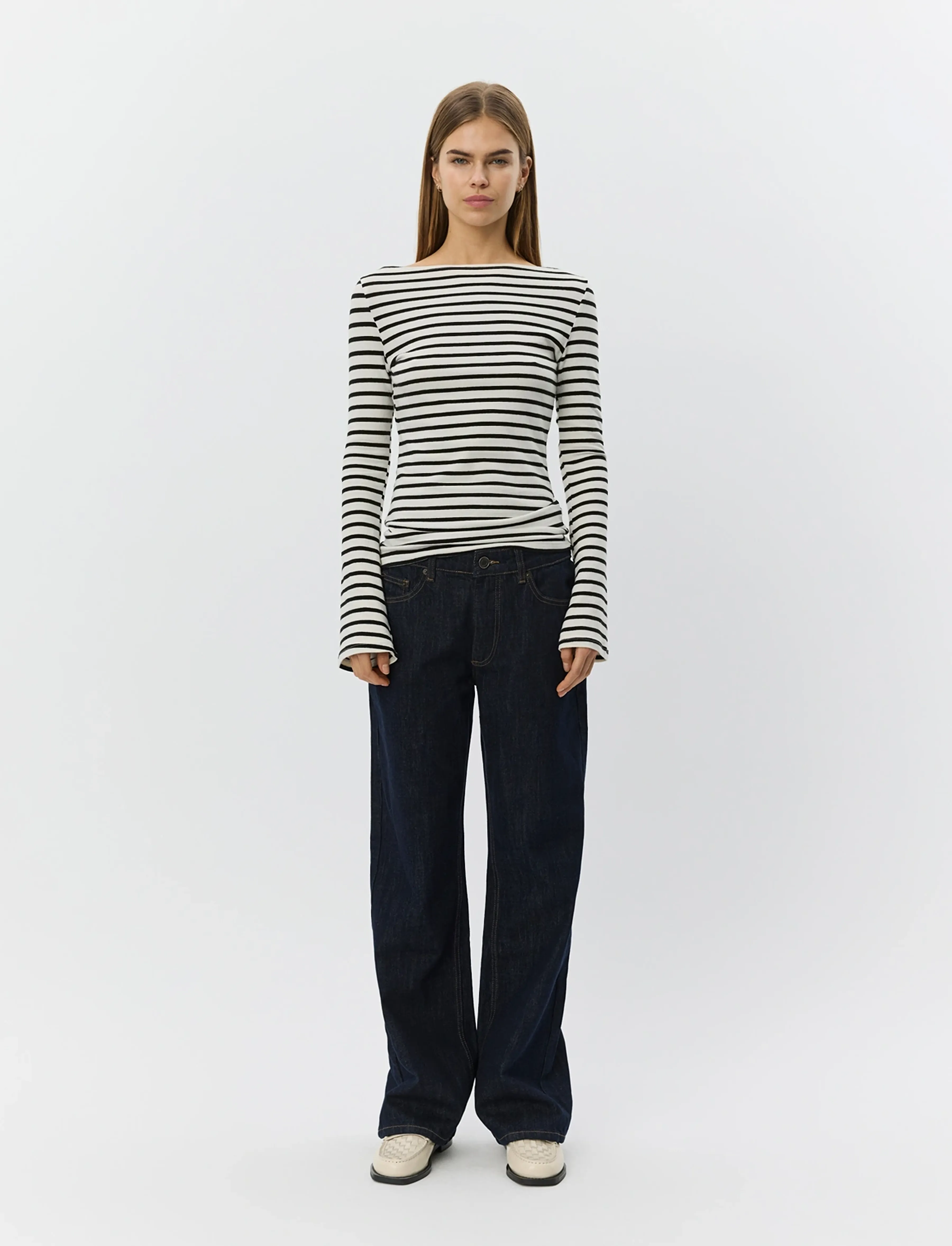 Sofie Schnoor CECESW BOAT-NECK LONG-SLEEVE T-SHIR - T-shirts & Toppar - WHITE BLACK STRIPED / black