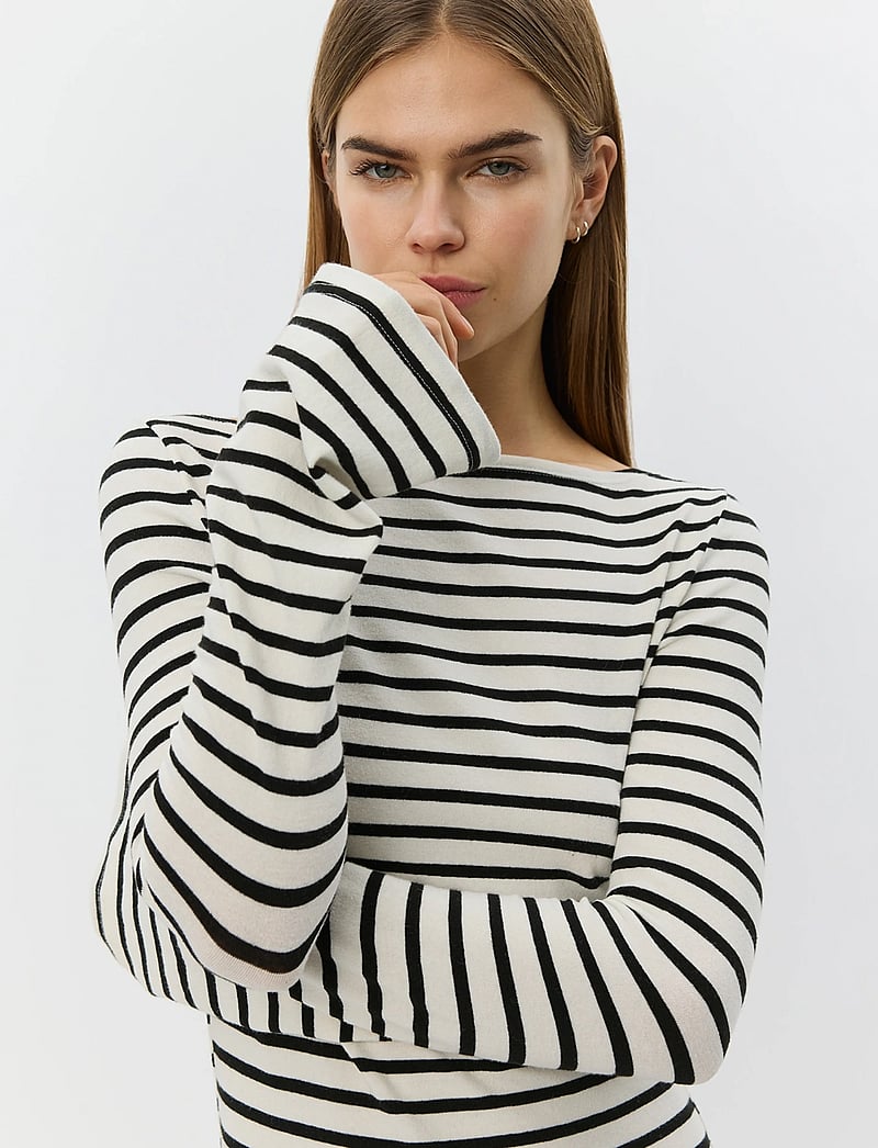 Sofie Schnoor - CECESW BOAT-NECK LONG-SLEEVE T-SHIR - langærmede toppe - white black striped - 5
